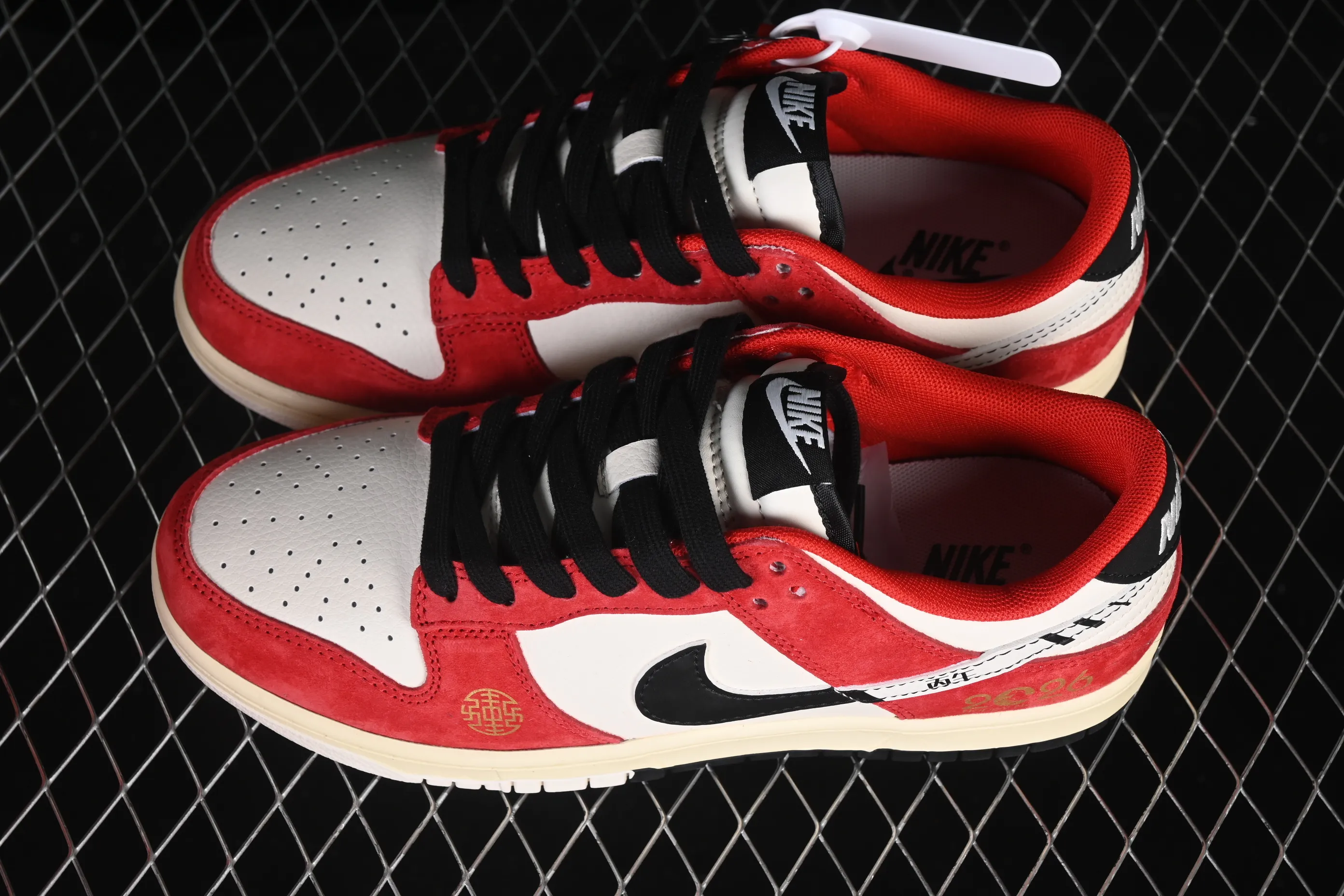 All categories Nk SB Dunk Series Nk SB Dunk Low High-end customized low-top sneakers Nike SB Dunk Low Limited to the Year of the Horse Good fortune to start the new year High-end customized low-top casual skate shoes HT5088-651